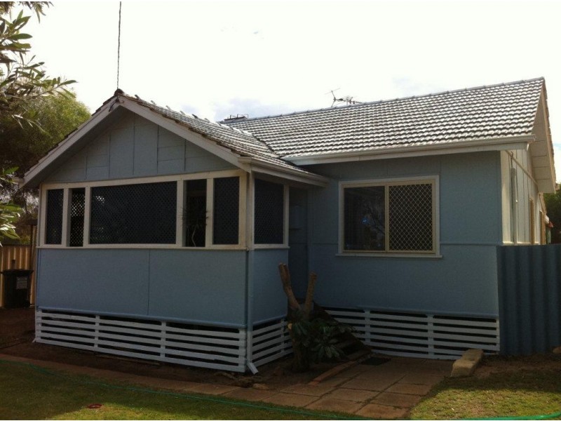 15 Dampier Street, Beachlands WA 6530