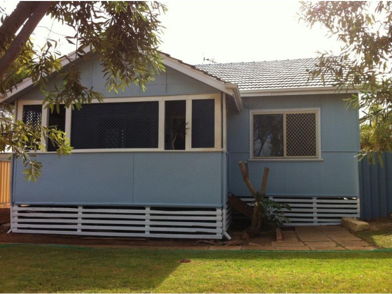 15 Dampier Street, Beachlands WA 6530