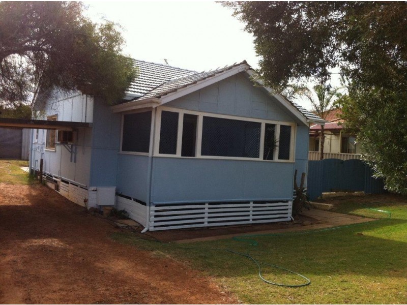 15 Dampier Street, Beachlands WA 6530