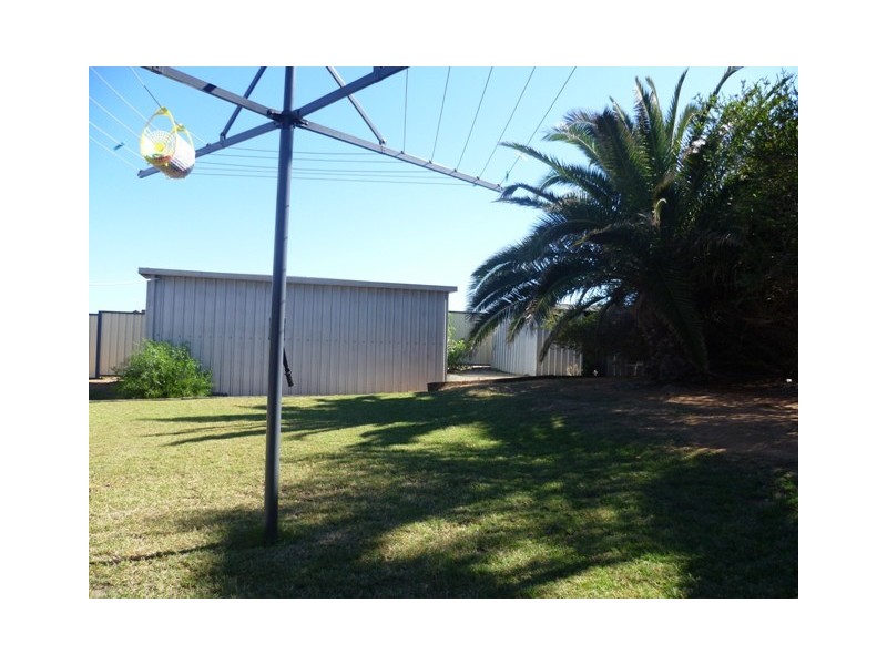 15 Dampier Street, Beachlands WA 6530