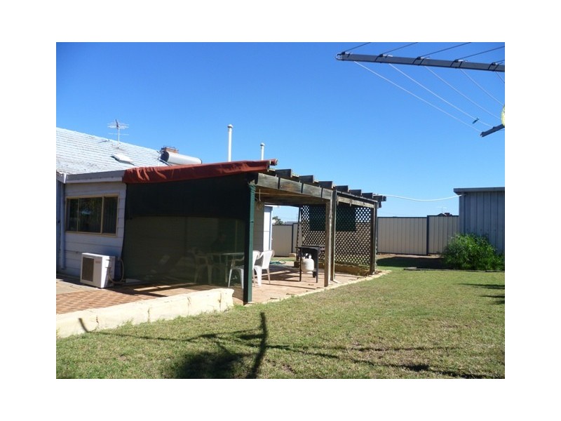 15 Dampier Street, Beachlands WA 6530