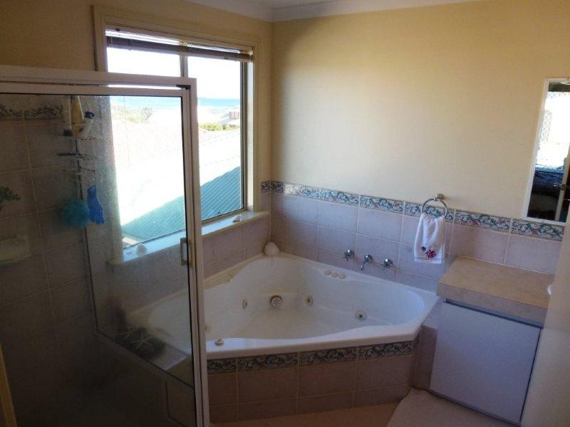 12 Seahaven View, Drummond Cove WA 6532