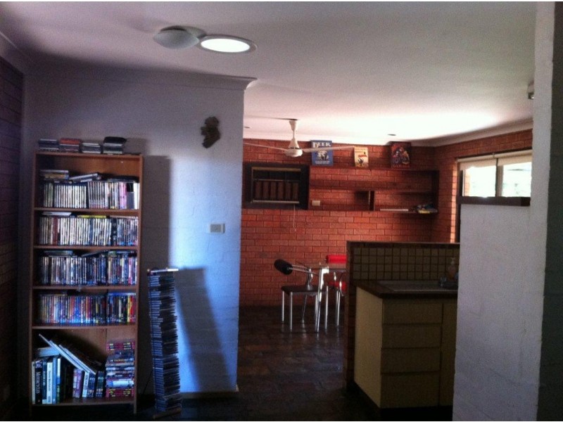 5 Lockyer Road, Tarcoola Beach WA 6530