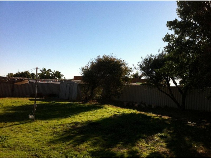 5 Lockyer Road, Tarcoola Beach WA 6530