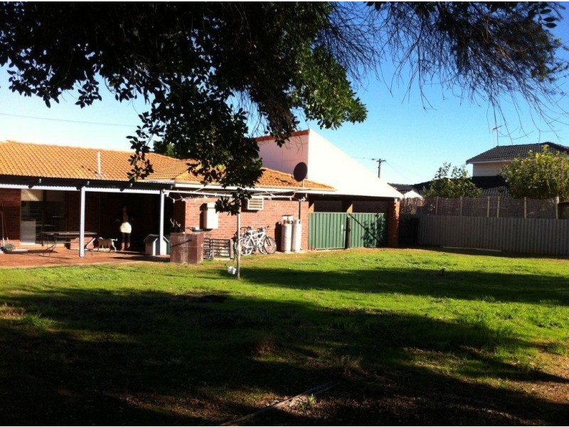 5 Lockyer Road, Tarcoola Beach WA 6530