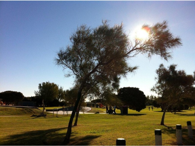 5 Lockyer Road, Tarcoola Beach WA 6530