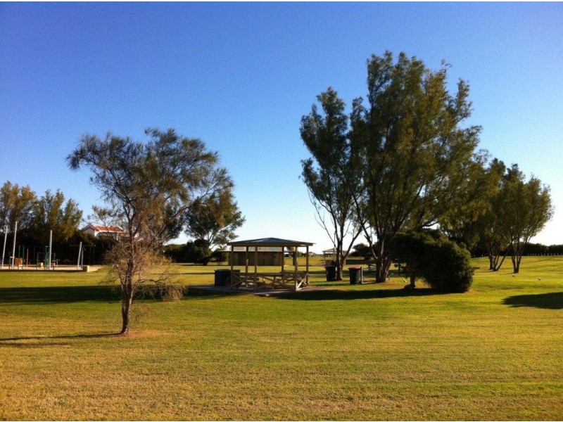 5 Lockyer Road, Tarcoola Beach WA 6530