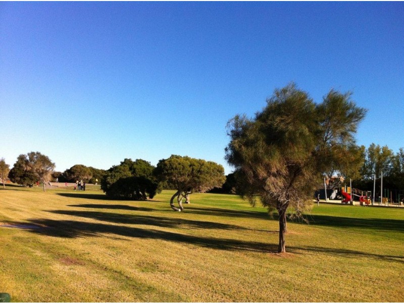 5 Lockyer Road, Tarcoola Beach WA 6530