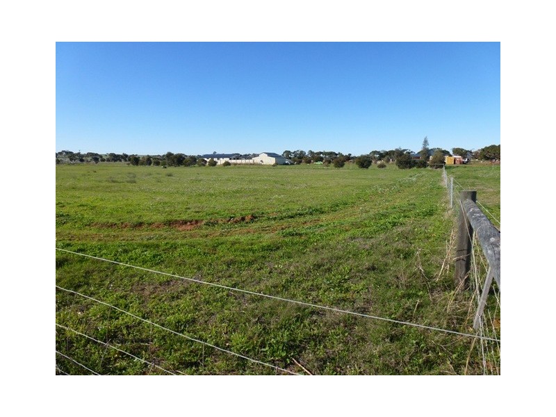 4 Roding Court, Deepdale WA 6532