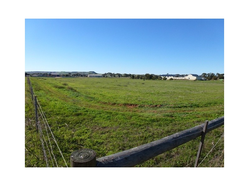 4 Roding Court, Deepdale WA 6532