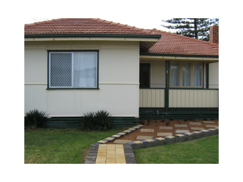 3 Bradley Street, Beachlands WA 6530