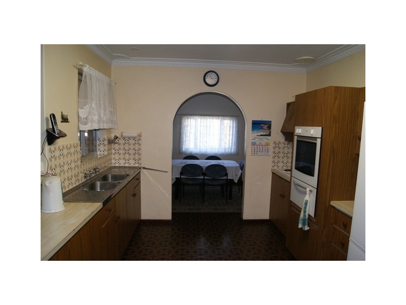 11 Thomas Avenue, Geraldton WA 6530