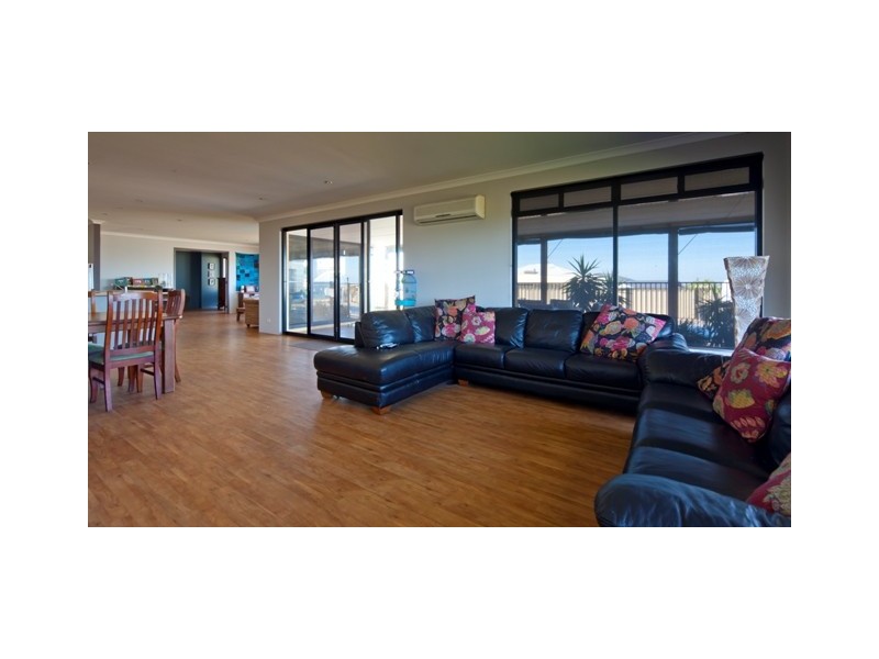 27 Wallabi Drive, Wandina WA 6530