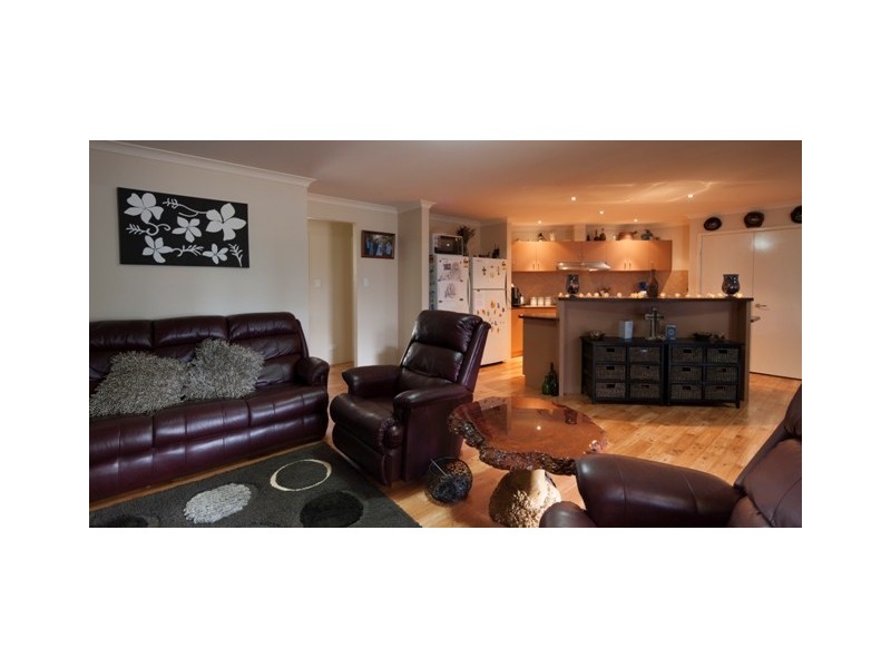 15 Polwarth Parade, Deepdale WA 6532