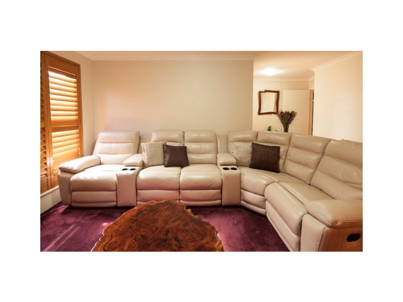 15 Polwarth Parade, Deepdale WA 6532