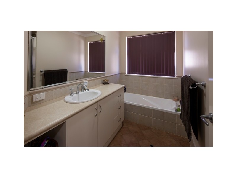 15 Polwarth Parade, Deepdale WA 6532