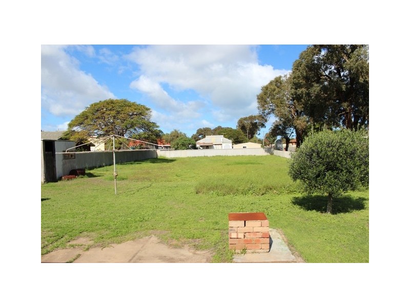 230 Place Road, Wonthella WA 6530
