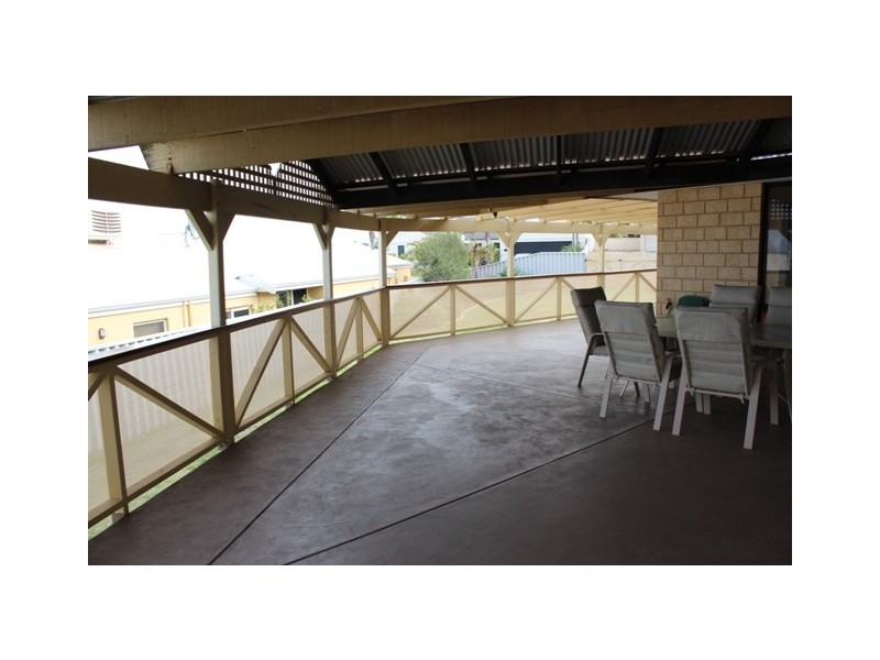 10 Bellimos Drive, Wandina WA 6530