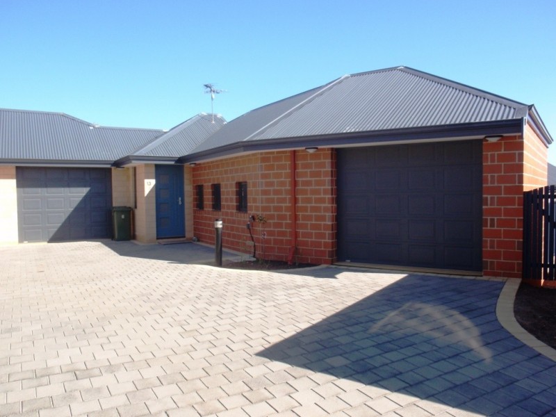 13/4 McDermott Avenue, Wandina WA 6530