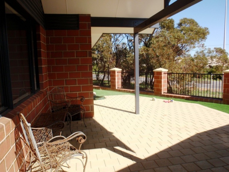 13/4 McDermott Avenue, Wandina WA 6530