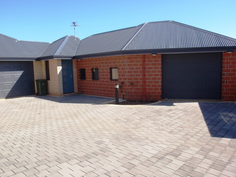 13/4 McDermott Avenue, Wandina WA 6530