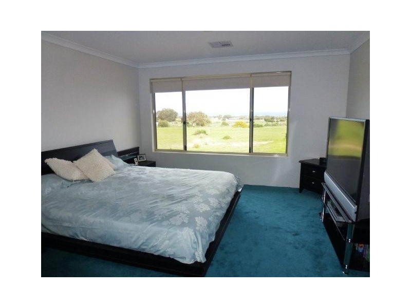 19 Calder Place, Waggrakine WA 6530