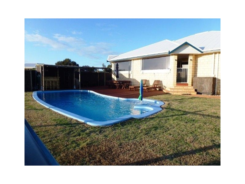 19 Calder Place, Waggrakine WA 6530