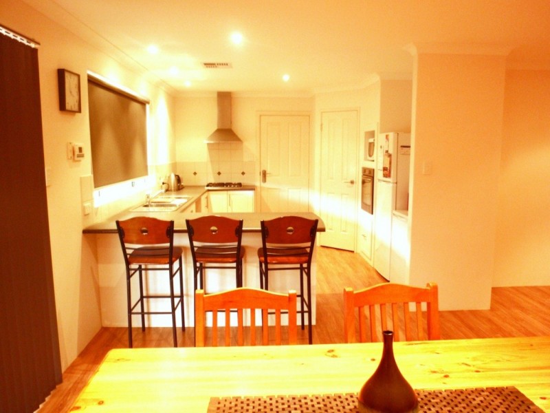 14 Coveside Way, Drummond Cove WA 6532