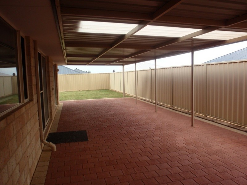 14 Coveside Way, Drummond Cove WA 6532