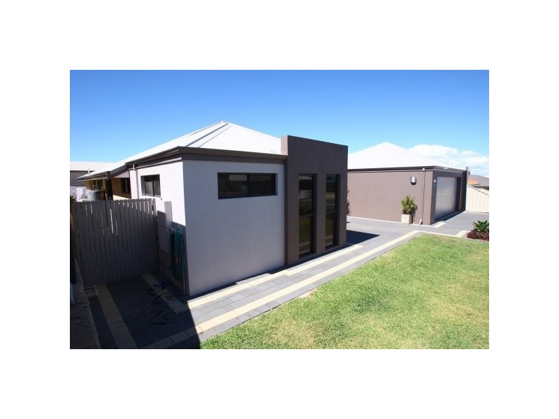 8 Derna Parade, Wandina WA 6530