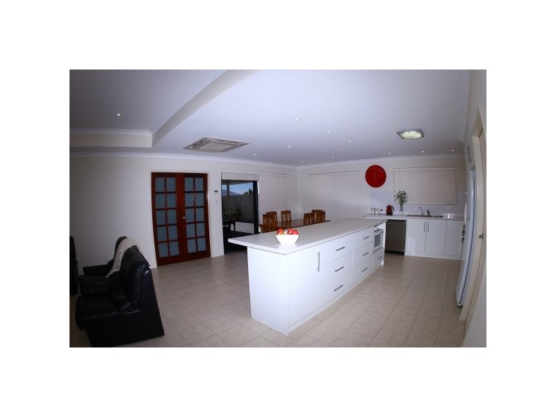 8 Derna Parade, Wandina WA 6530