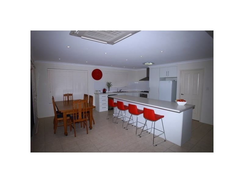 8 Derna Parade, Wandina WA 6530