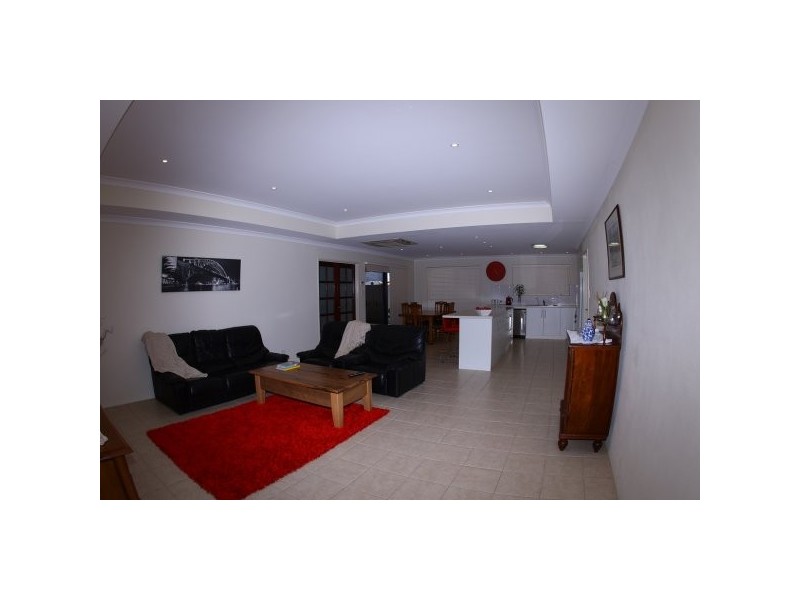8 Derna Parade, Wandina WA 6530
