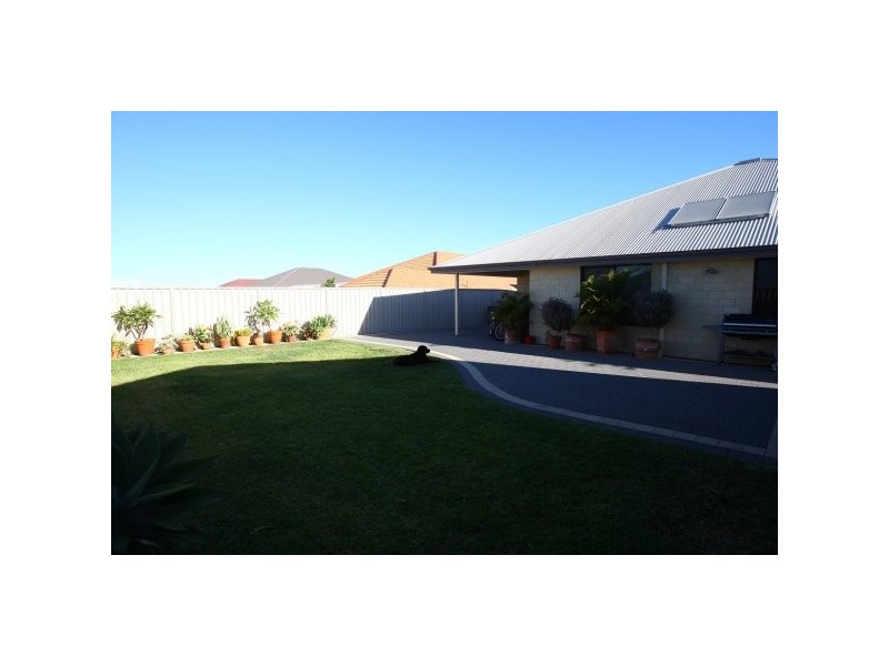 8 Derna Parade, Wandina WA 6530