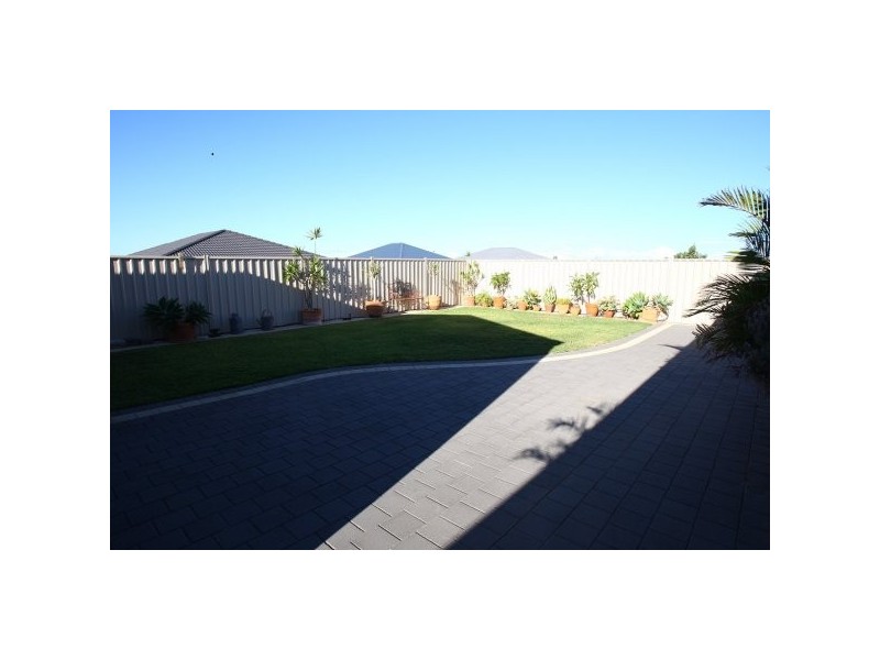 8 Derna Parade, Wandina WA 6530