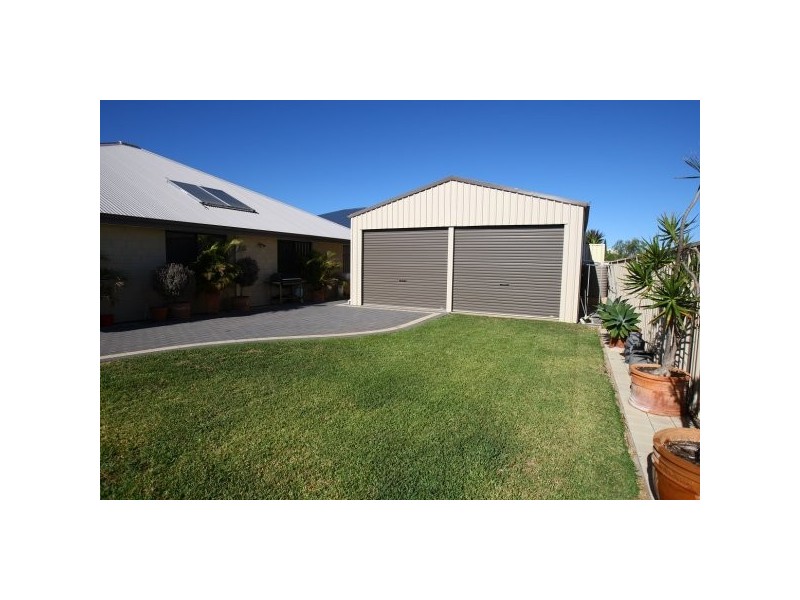 8 Derna Parade, Wandina WA 6530