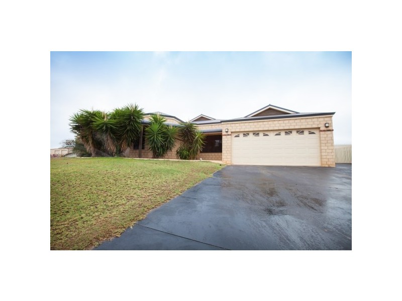 1 Bluewater Close, Drummond Cove WA 6532