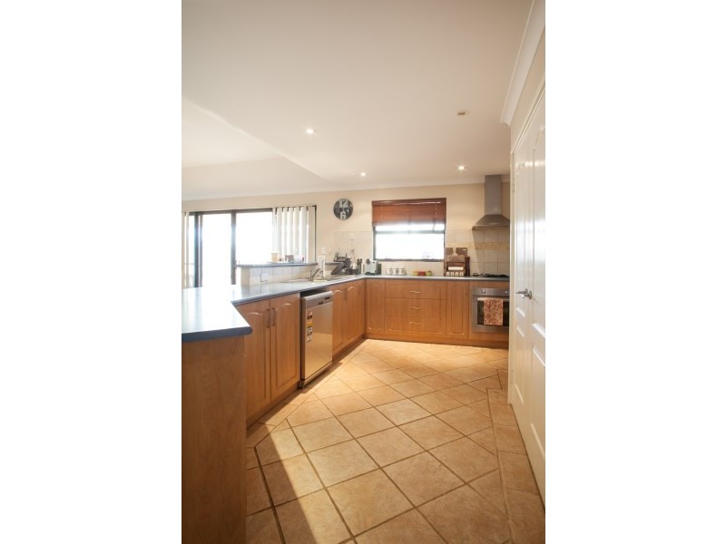 1 Bluewater Close, Drummond Cove WA 6532