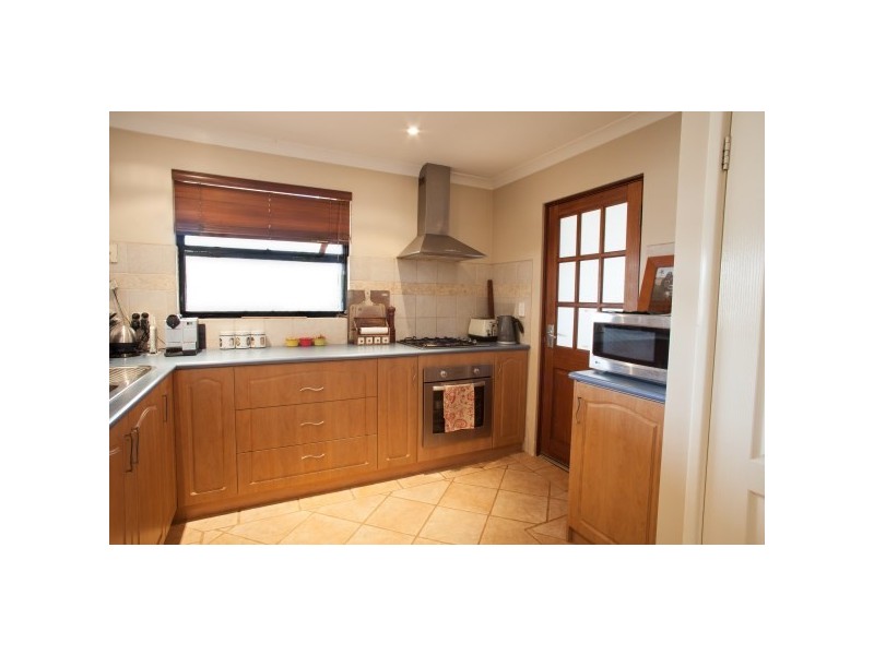 1 Bluewater Close, Drummond Cove WA 6532