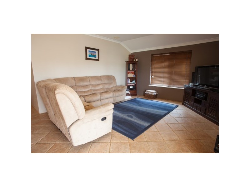 1 Bluewater Close, Drummond Cove WA 6532