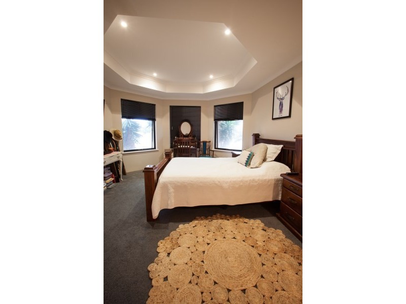 1 Bluewater Close, Drummond Cove WA 6532