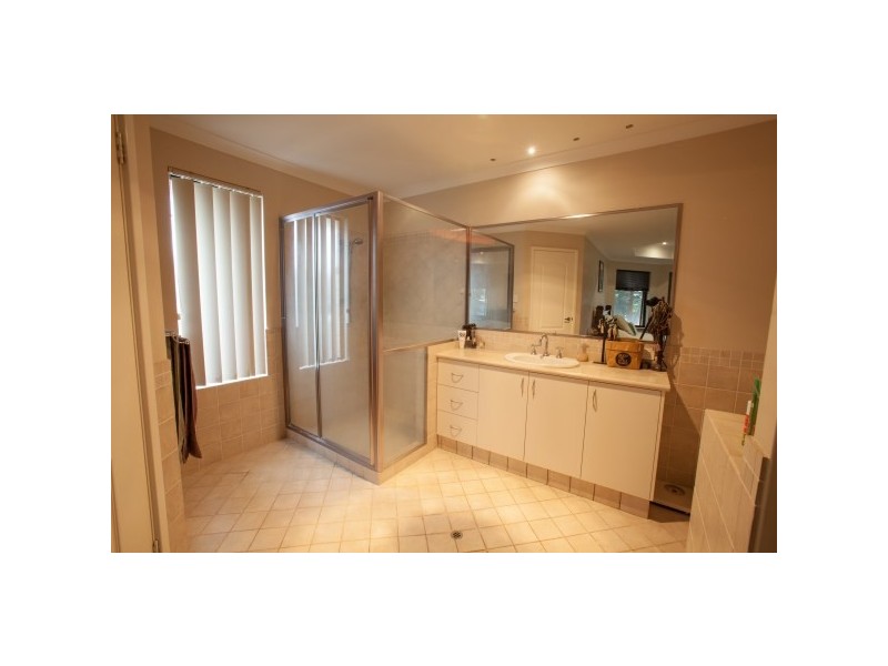 1 Bluewater Close, Drummond Cove WA 6532