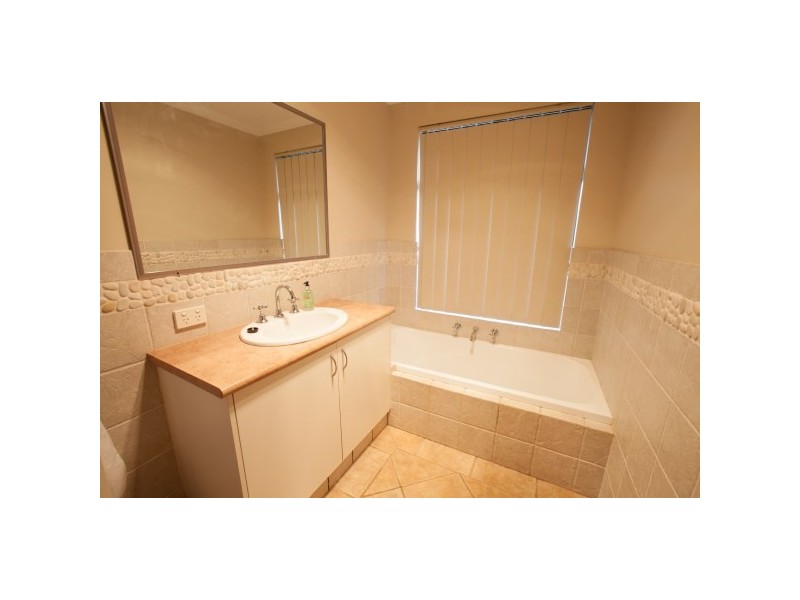 1 Bluewater Close, Drummond Cove WA 6532