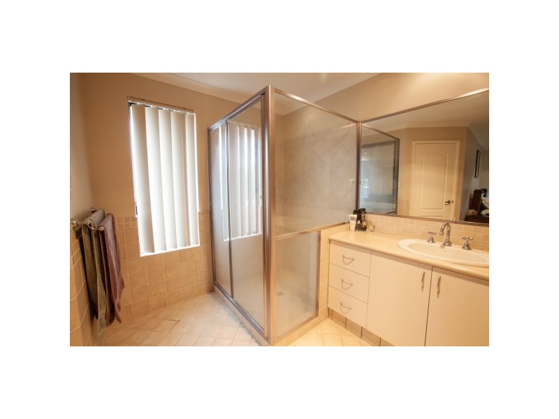 1 Bluewater Close, Drummond Cove WA 6532