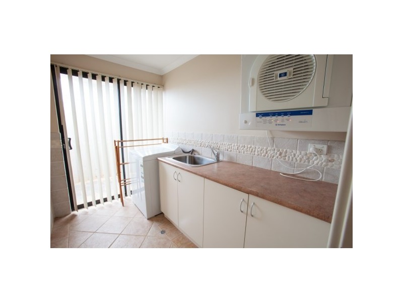 1 Bluewater Close, Drummond Cove WA 6532