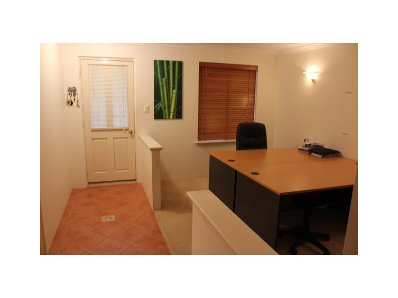 214a Fifth Street, Wonthella WA 6530