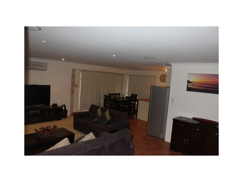 214a Fifth Street, Wonthella WA 6530