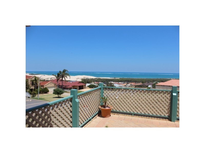 11 Pelican Rise, Wandina WA 6530