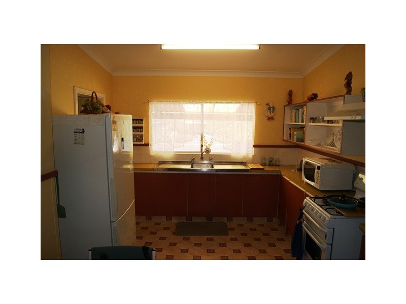 9 Whitfield Street, Beachlands WA 6530