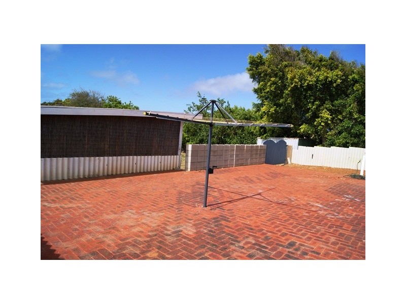 9 Whitfield Street, Beachlands WA 6530